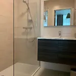 Te Huur In - Zonder Handdoeken En Lakens!