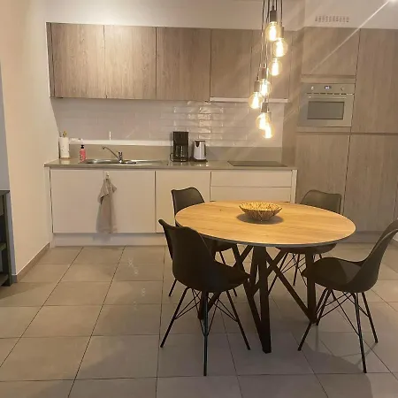 Te Huur In - Zonder Handdoeken En Lakens! Apartment