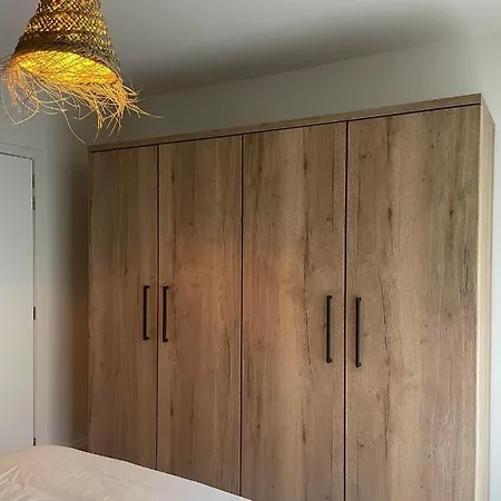 Te Huur In - Zonder Handdoeken En Lakens!