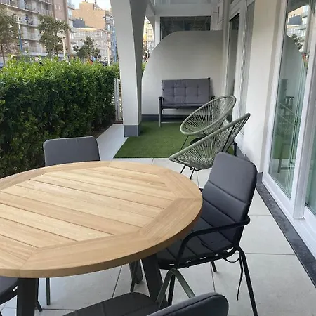 Te Huur In - Zonder Handdoeken En Lakens!